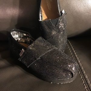 Toms glitter slip on.